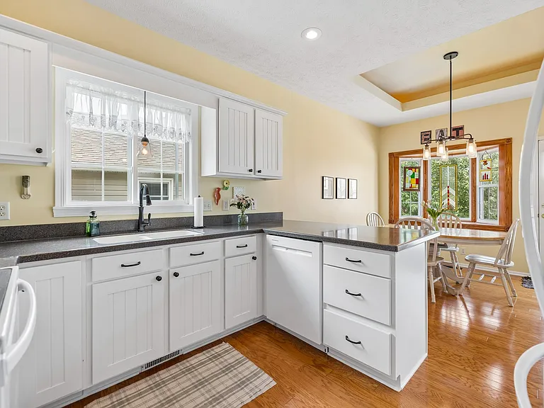 158 W Lombard Dr — Photo 4