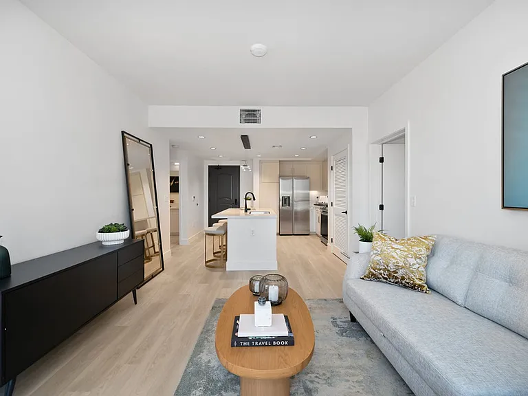Begonia Place Luxury Apartments — Photo 39