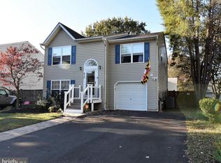 910 Longview Ave, Pasadena, MD 21122