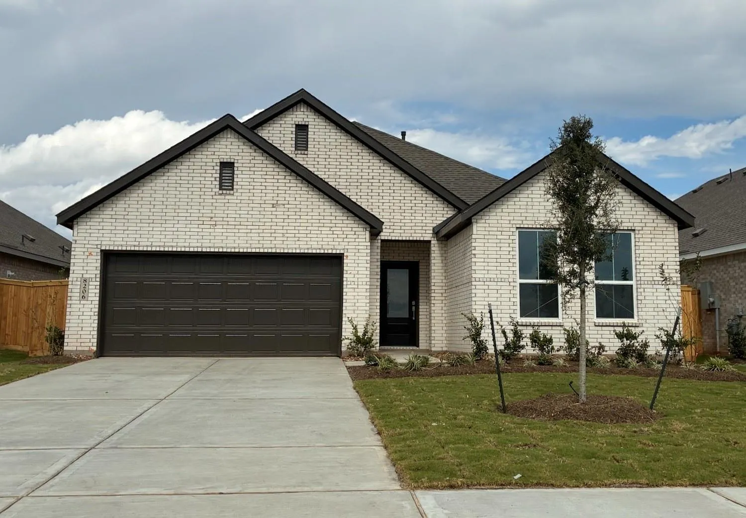 4 bed, 3.0 bath, 2226 sqft, $3,258 — Photo 2