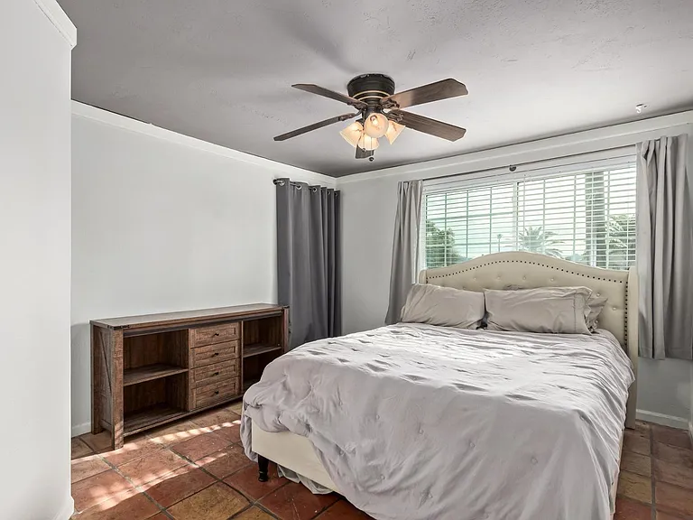 3730 E Kings Ave — Photo 23