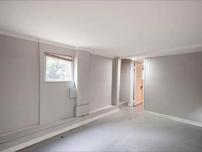 2300 Rindall Ave — Photo 15