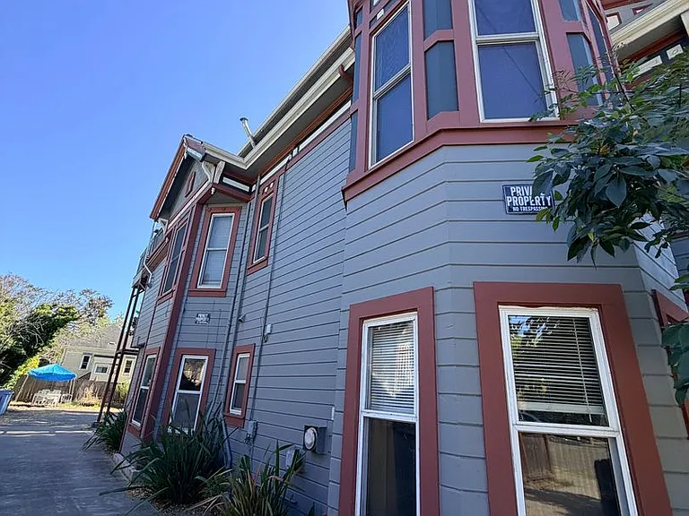 1628 Fairview St — Photo 1