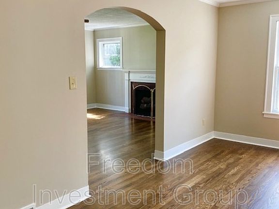 2nd image of 2913 Sanders Dr #1