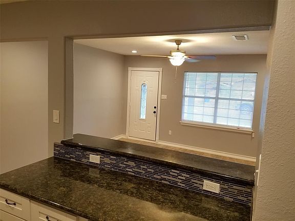 4th image of 2706 Oak Dr