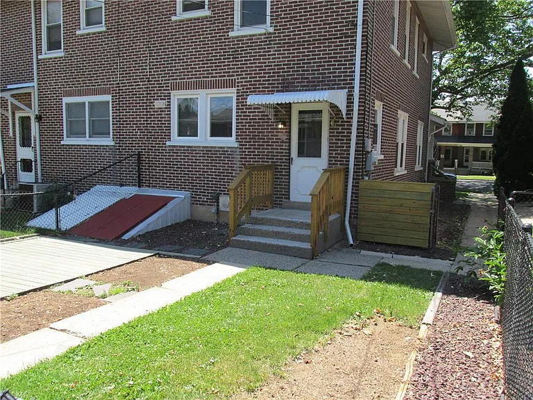 1136 N New St — Photo 20