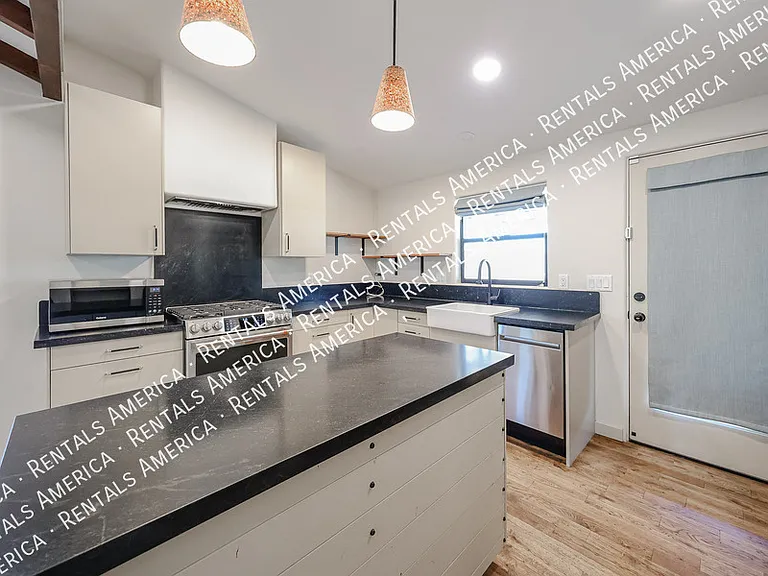 3809 N 9th St — Photo 16