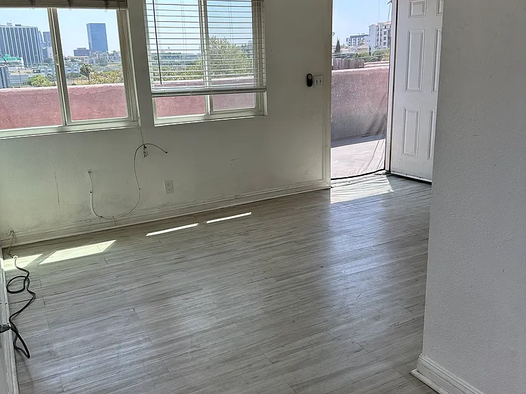 1111 Sunvue Pl #8 — Photo 9