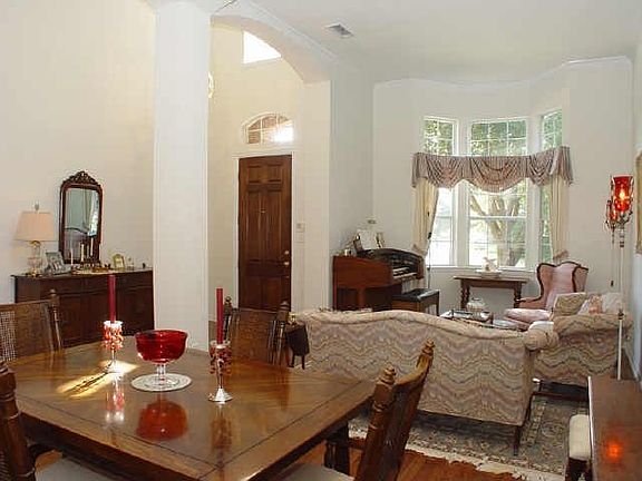 4th image of 7129 Dogwood Creek Ln