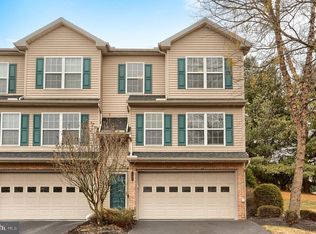 568 Meadowcroft Cir, Mechanicsburg, PA 17055