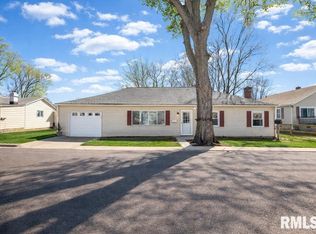 1408 Charlotte St, Pekin, IL 61554
