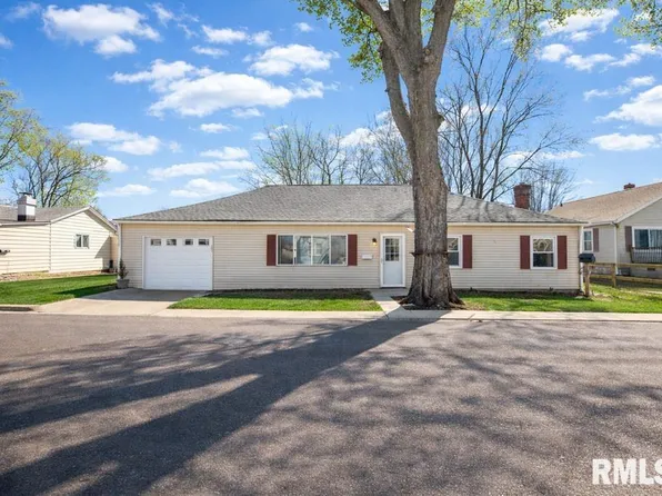 1408 Charlotte St, Pekin, IL 61554