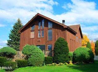 1085 Mid Valley Rd, Lake Ariel, PA 18436