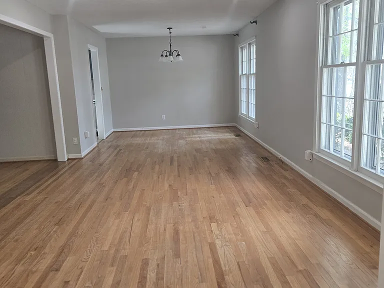 2439 Dartmouth Dr — Photo 3