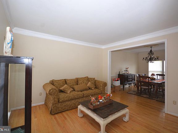 3rd image of 4903 Sutherland Dr