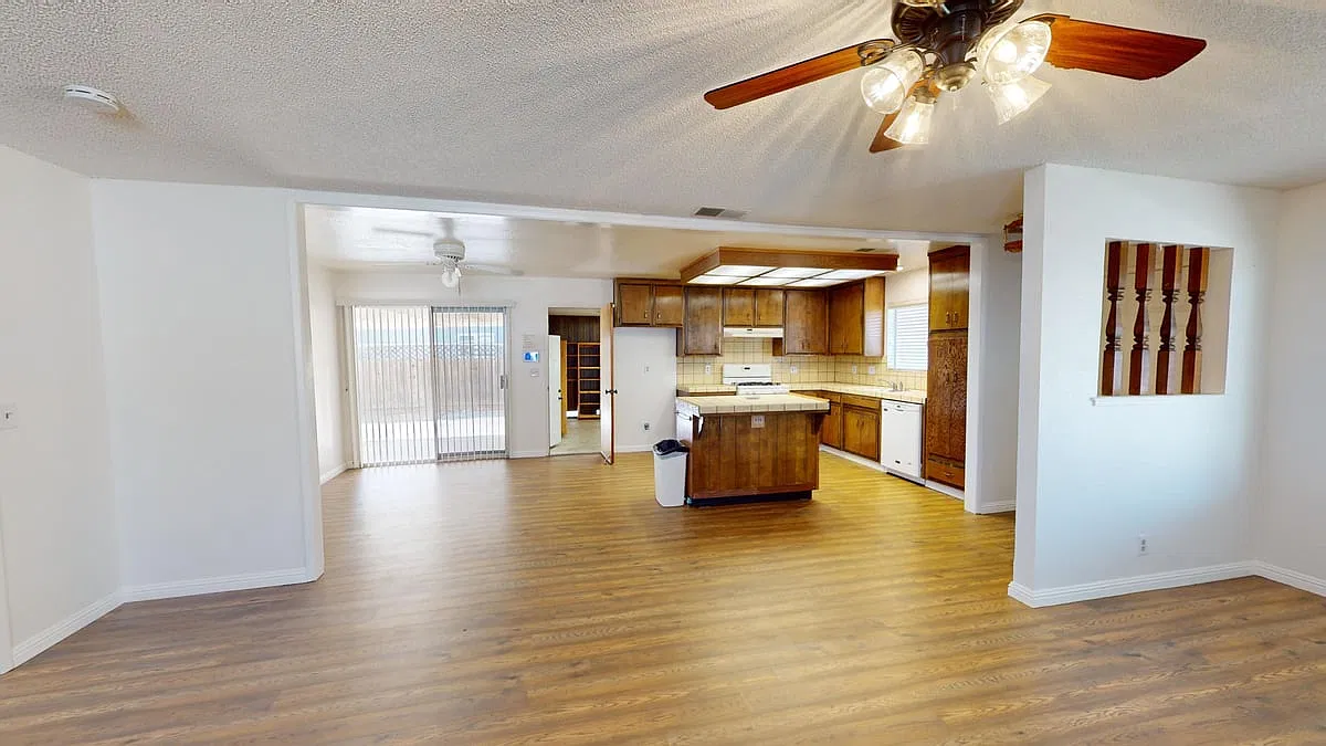 806 Oak Street — Photo 1