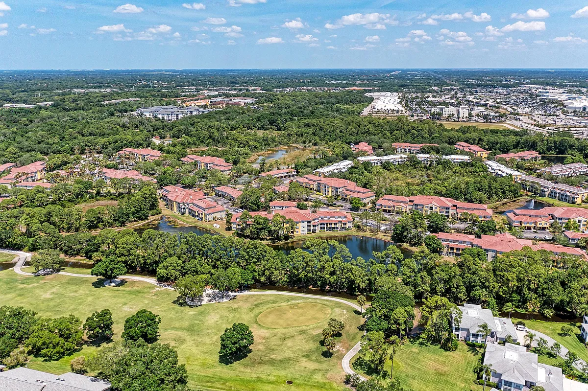 Building Photo - 5601 Bentgrass Dr #304