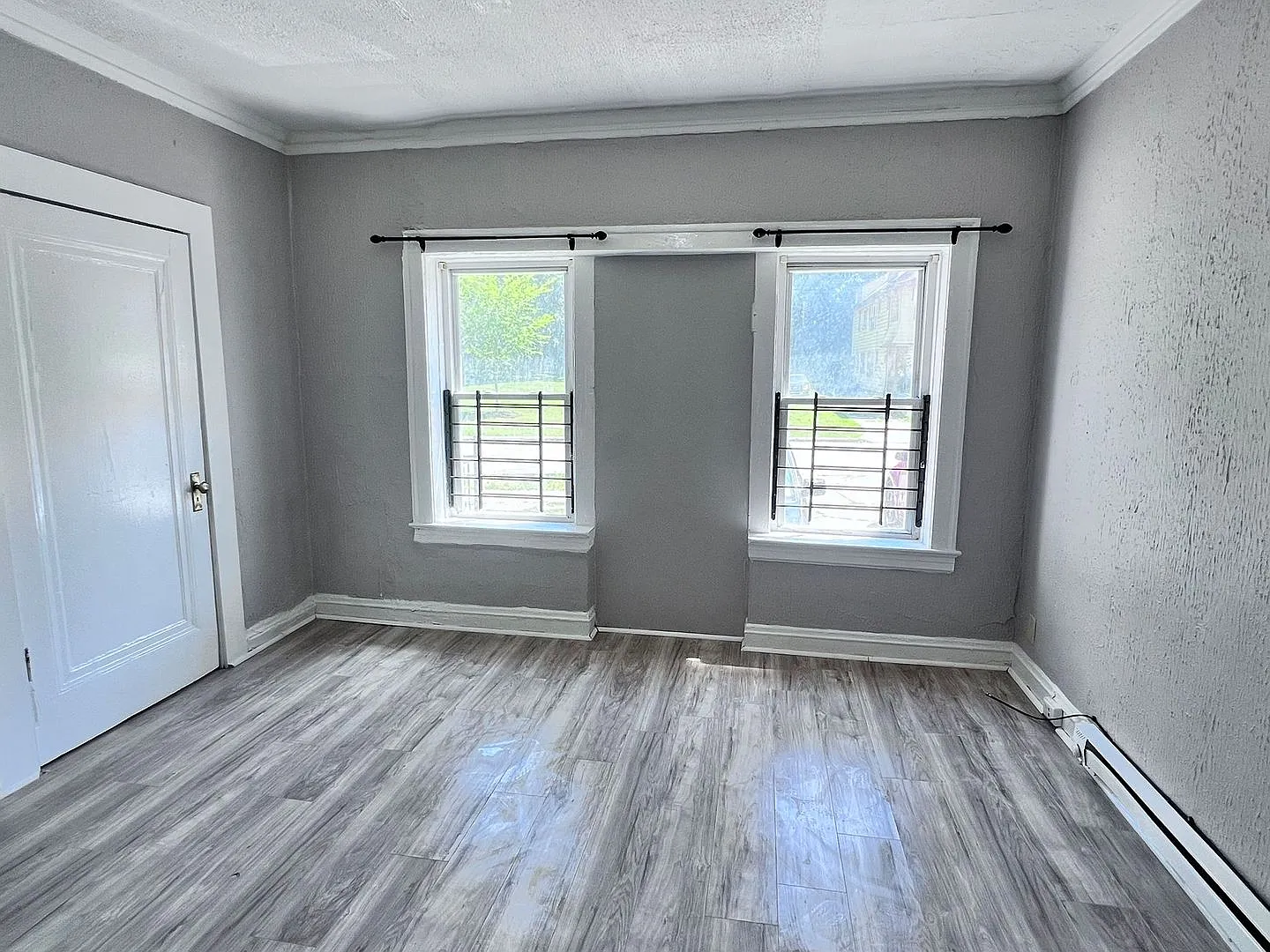 Spacious Apartment for Rent 848 Linn Drive, Cleveland, OH 44108 — Photo 2