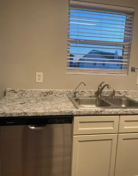 2722 Sutherland Dr — Photo 6