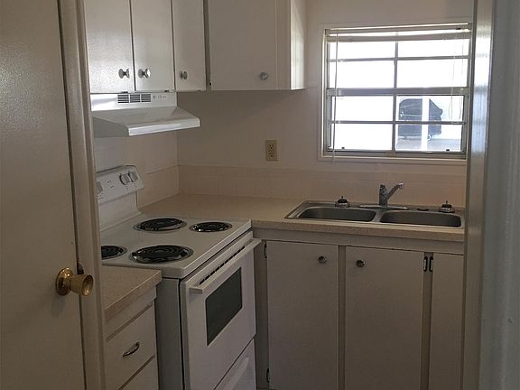 3rd image of 706 Larado Dr