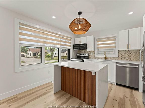 5th image of 557 Elinor St