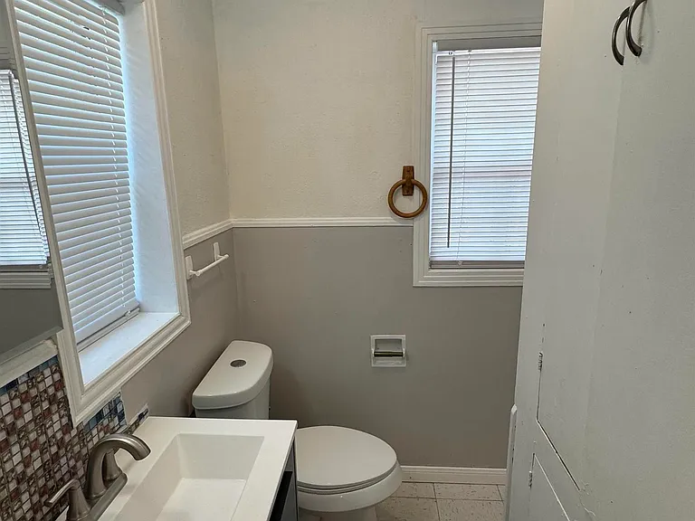 407 E Gilbert St — Photo 8