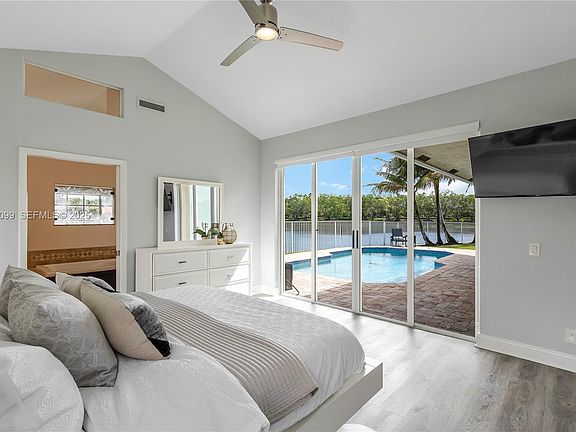 4th image of 1127 Laguna Springs Dr #1127