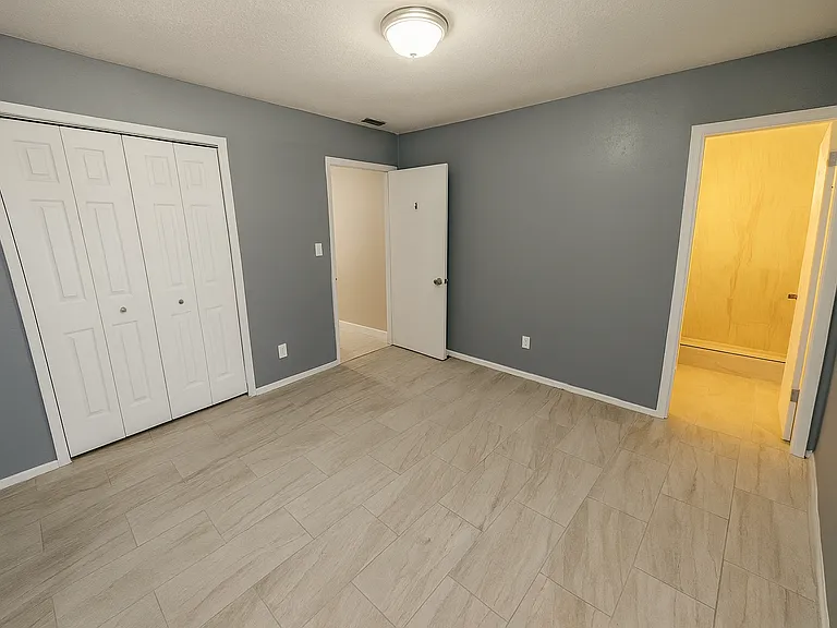 4837 Shoshone St — Photo 7