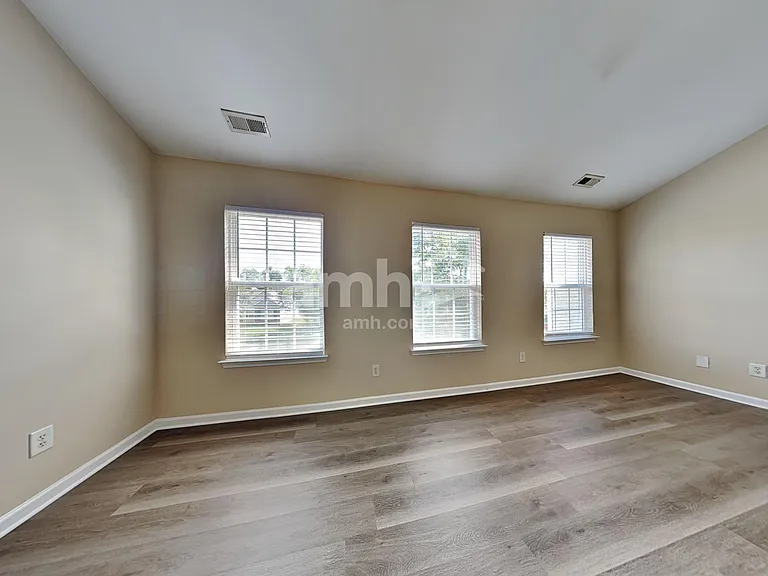 533 Wrayhill Dr — Photo 14