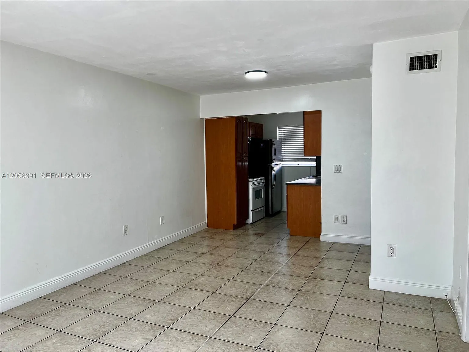 2072 Ne 169 St Corp Condo — Photo 2