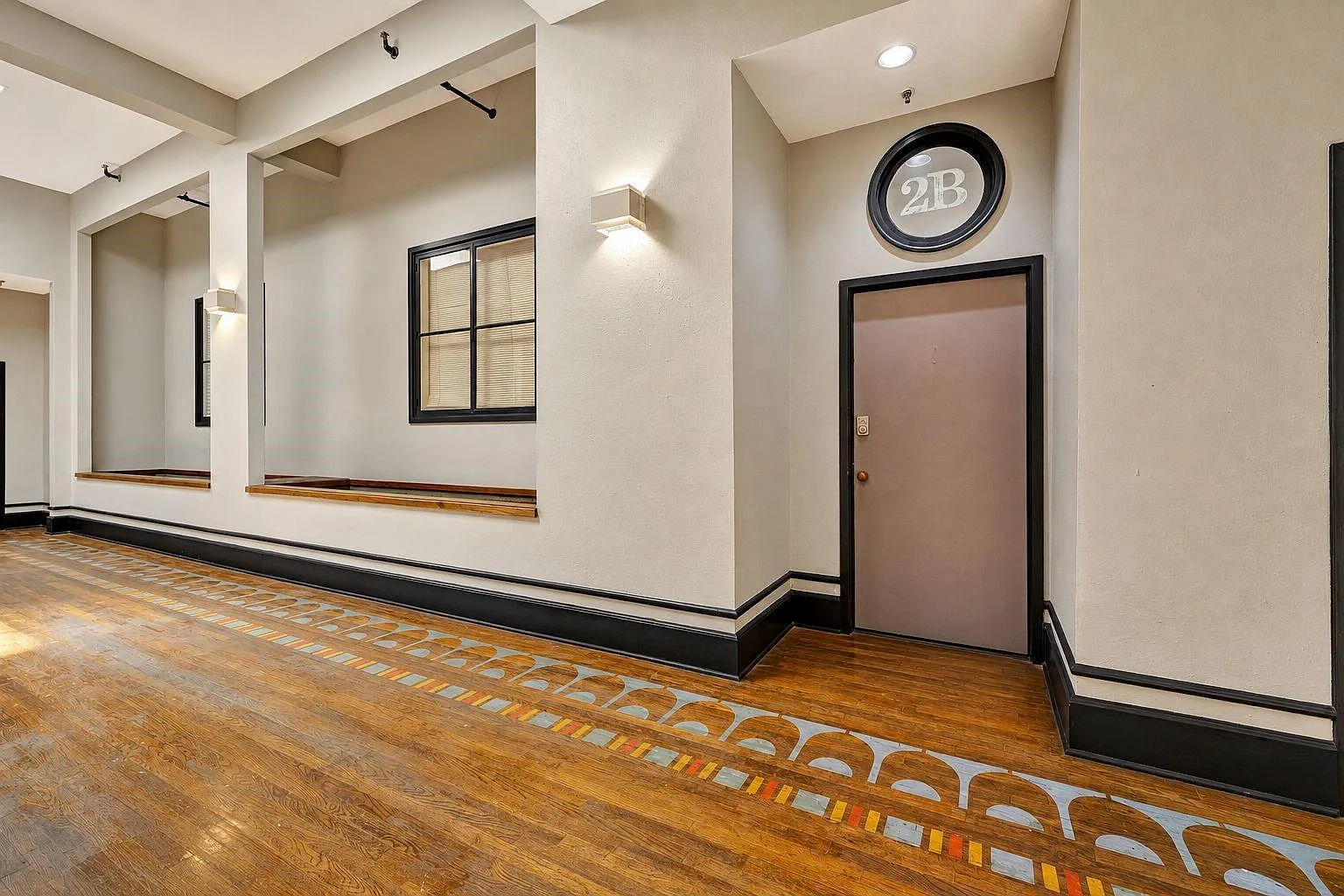 2 bed, 1.0 bath, 1182 sqft, $1,900 — Photo 1
