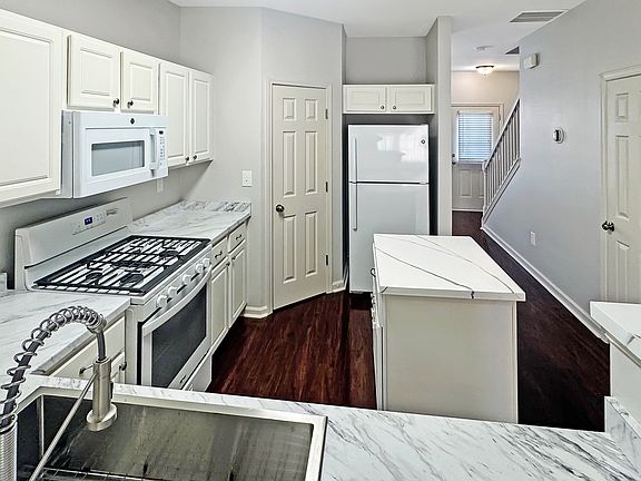 5th image of 3385 Hidden Cove Cir