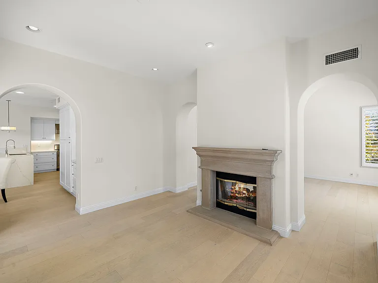 150 Sidney Bay Dr — Photo 11