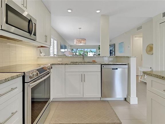 5th image of 3055 Riviera DR #201