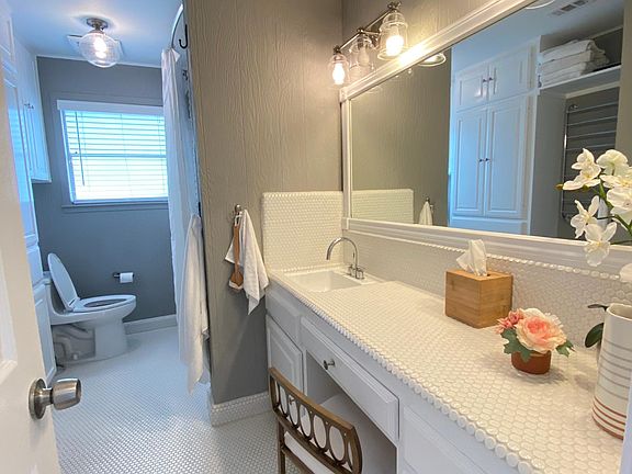 4th image of 209 McConnell Dr