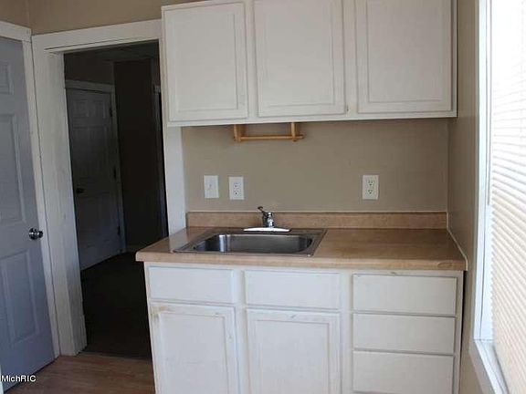 4th image of 2130 Bourdon St