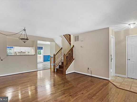 4th image of 1917 Cross Trails Rd