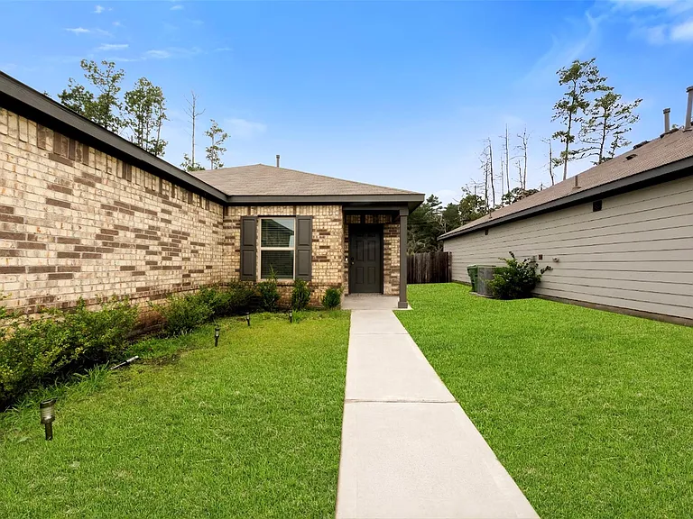 10061 Spring Creek Rd — Photo 2