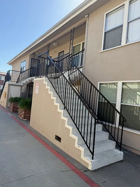 2 bed, 1000 sqft, $2,200 — Photo 2