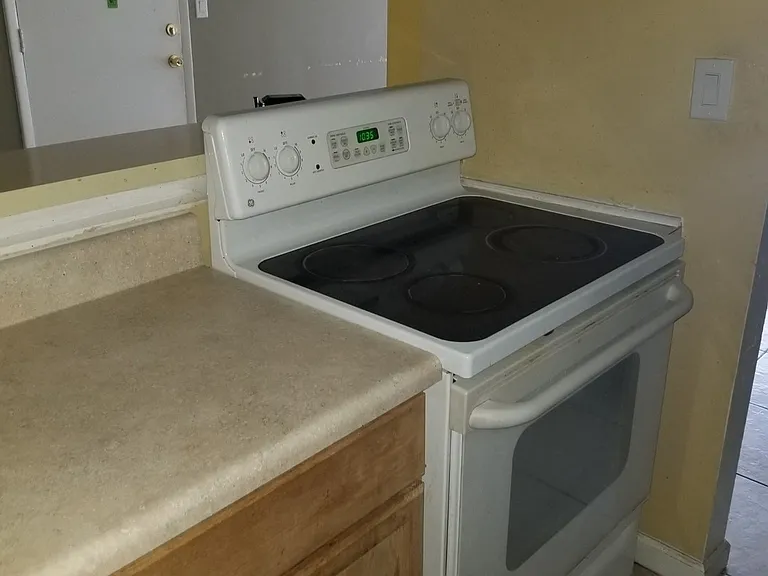921 W Oak Ridge Rd #C — Photo 7