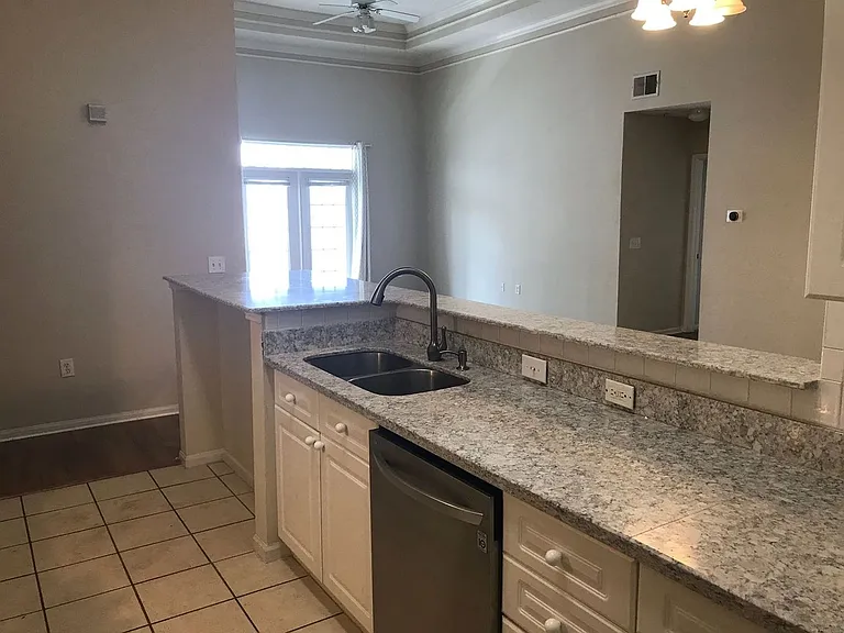 239 Longview Ave #12 — Photo 5