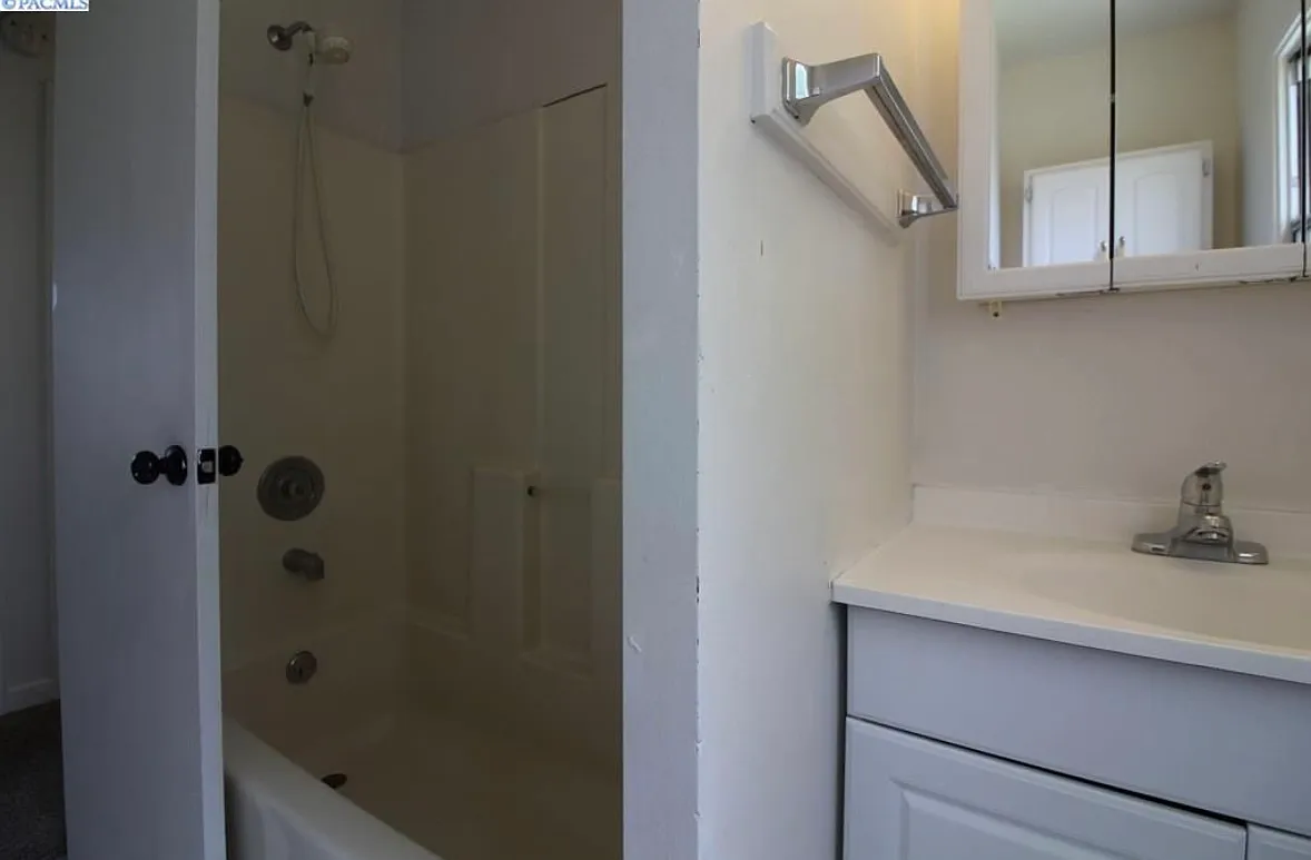 3 bed, 1700 sqft, $1,750 — Photo 2