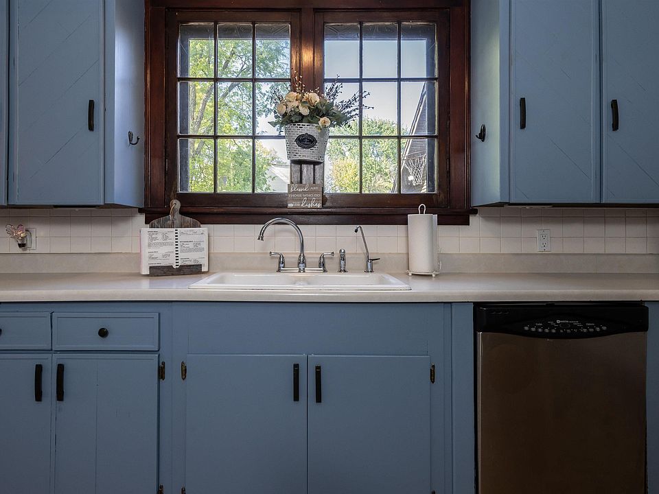 1286 SW Randolph Ave, Topeka, KS 66604 Zillow