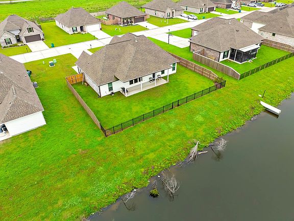 4th image of 262 Pond Dr