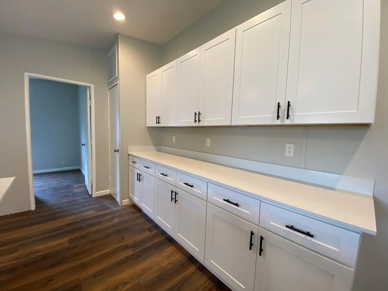 5 bed, 2176 sqft, $2,505 — Photo 2