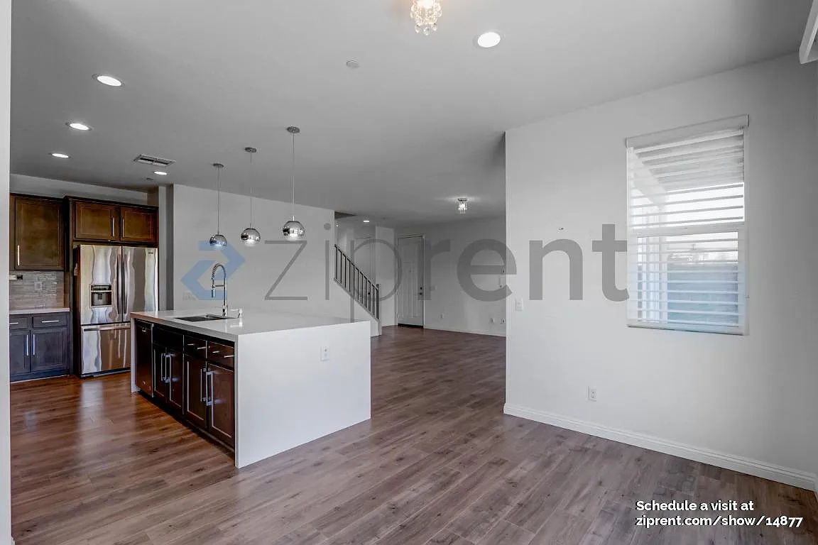 3 bed, 2.5 bath, 2032 sqft, $3,325 — Photo 3