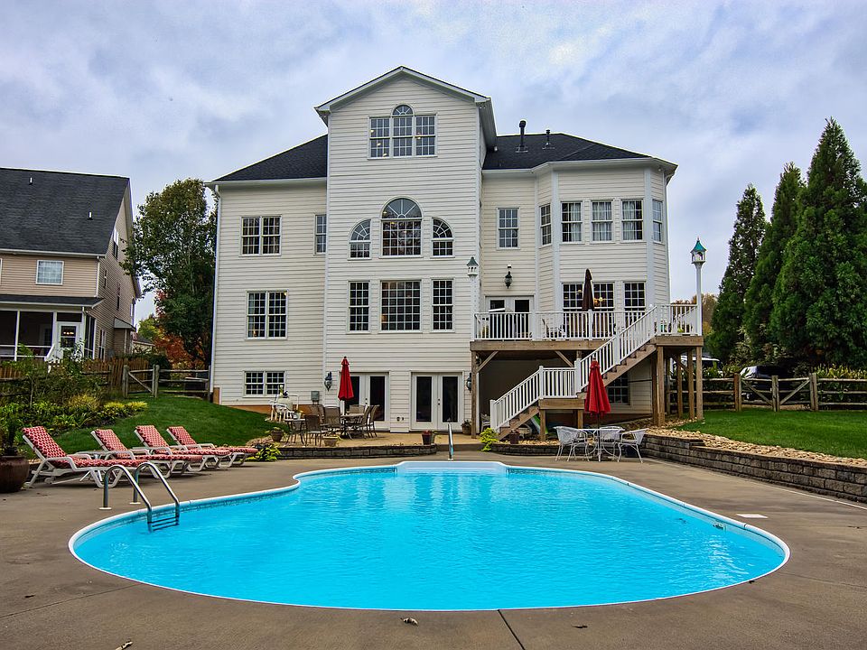1st image of 219 Castles Gate Dr