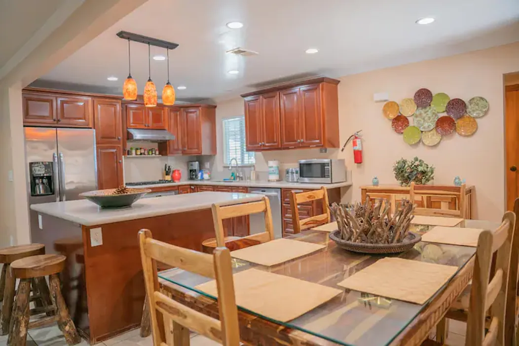 3 bed, 1289 sqft, $3,890 — Photo 2