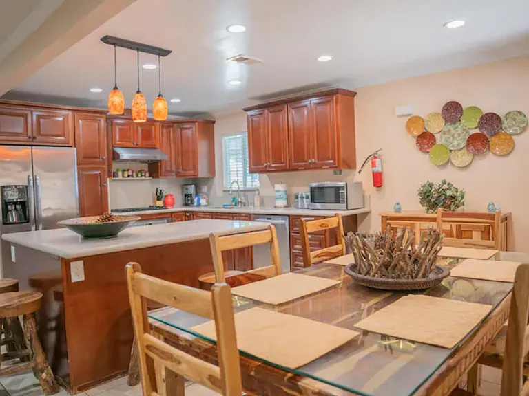 1582 W Chanticleer Rd — Photo 2