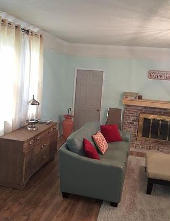 3rd image of 1362 W Stoneybrook Dr